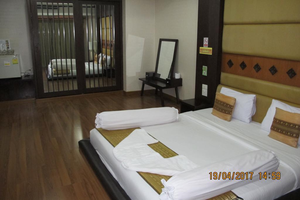 Ayutthaya Thenee Hotel Екстер'єр фото